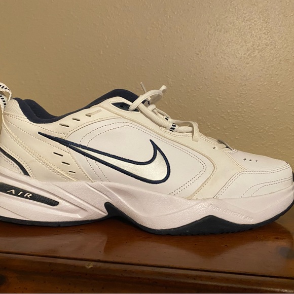 Men’s Nike Shoes- NWOT size 13 - Picture 3 of 6